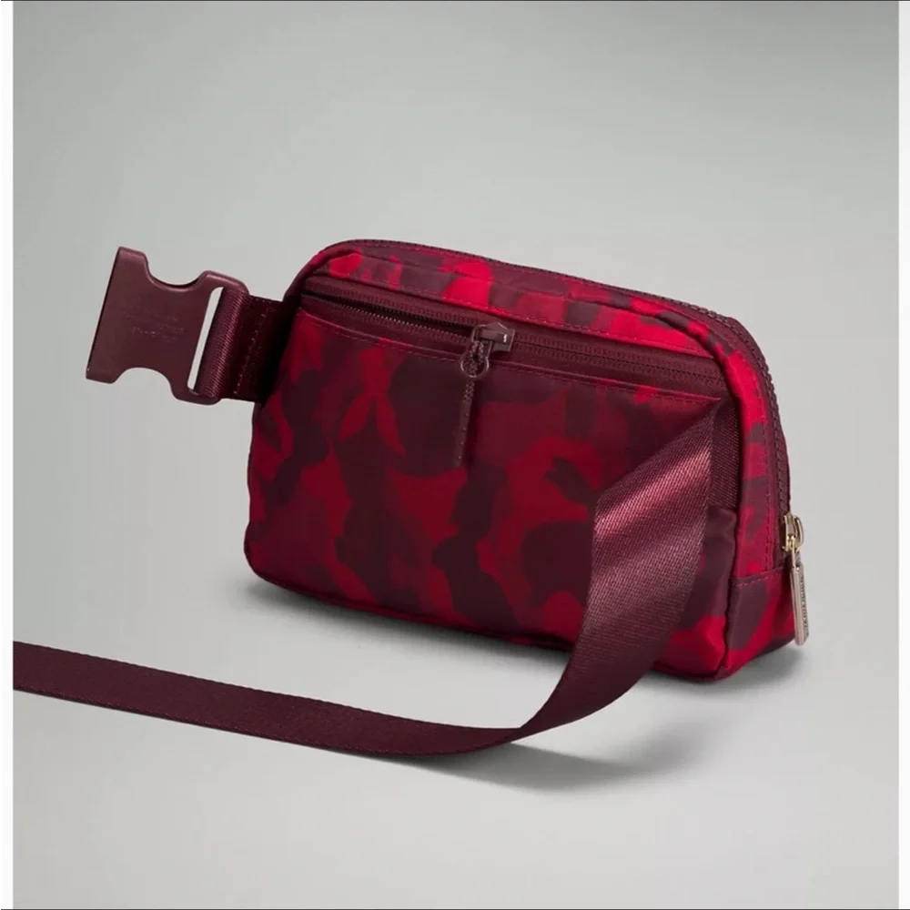 ‼️RARE‼️LULULEMON RARE EXCLUSIVE LUNAR NEW YEAR BUNNY BELT BAG 1L - Picture 9 of 9